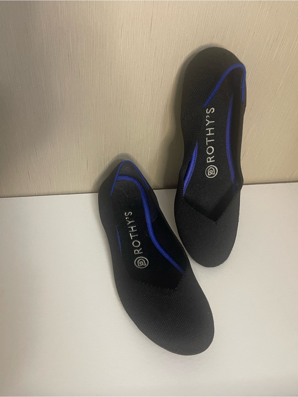 Rothy's sz 6 Women's Black Knit Ballet Flat with Blue Trim